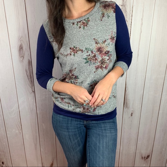 The Remi Top- grey navy floral 3/4 sleeve top - Picture 4 of 8